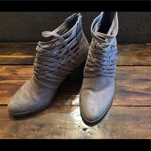 Light Beige/Cream Lattice Detail Booties